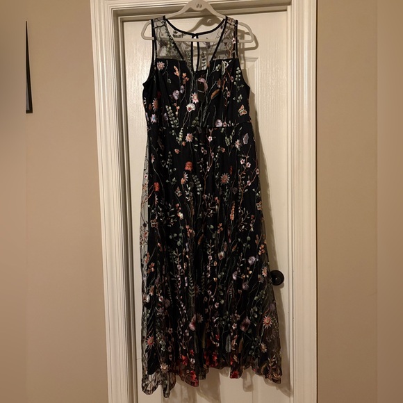 torrid Dresses & Skirts - Torrid Black Floral Embroidered Maxi Dress Size 14 NWT